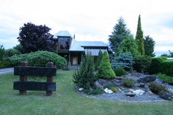 House decorated for Christmas