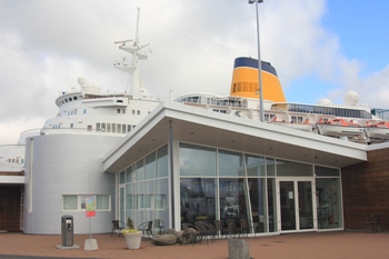 The boutique at the terminal near the docks